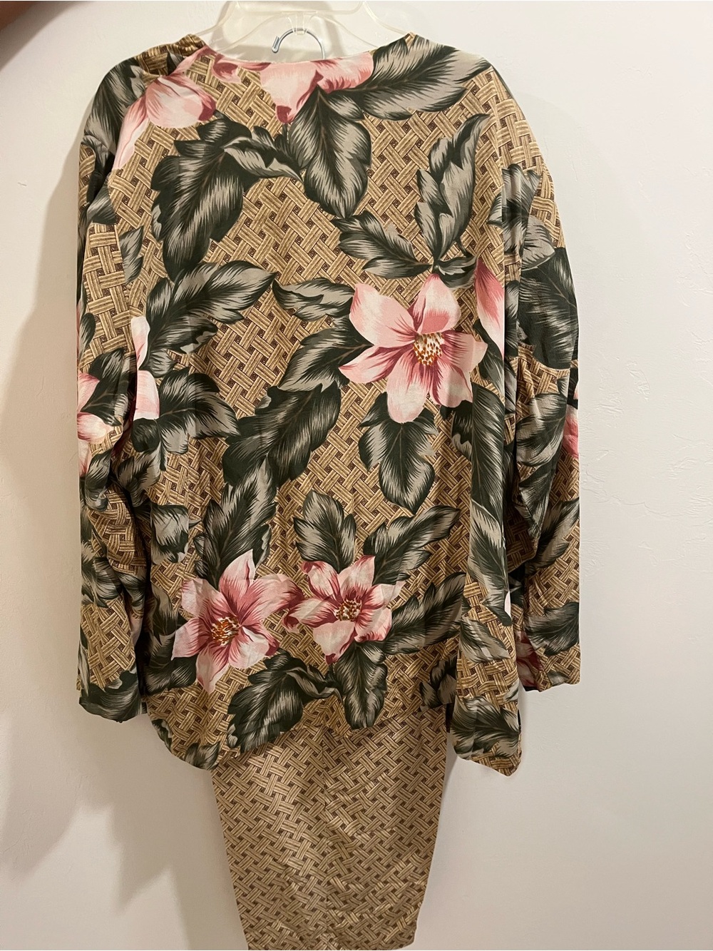 Alfred Dunner Pink Floral Tunic with Green Leaves on Tan Woven Print